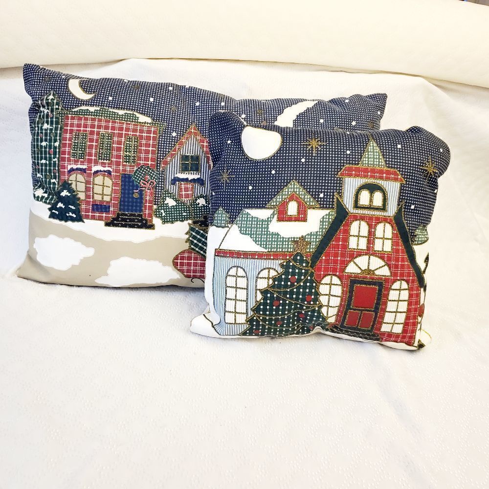 Christmas Town Scene Throw Pillow Set